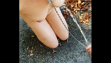 Exhibition Uro En Ext&eacute;rieur Pour Esclave F thumbnail