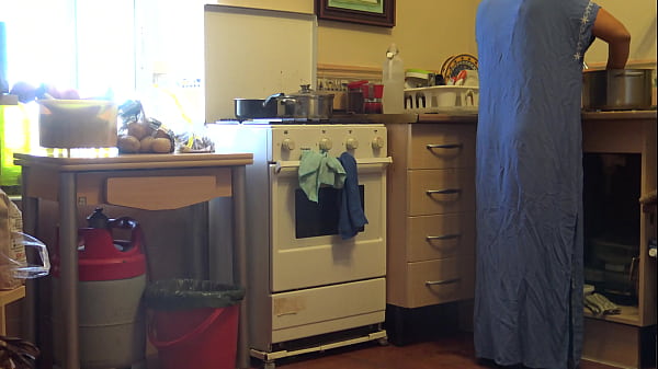 Play MP4 - A Muslim maid is disturbed when her boss fucks her asshole