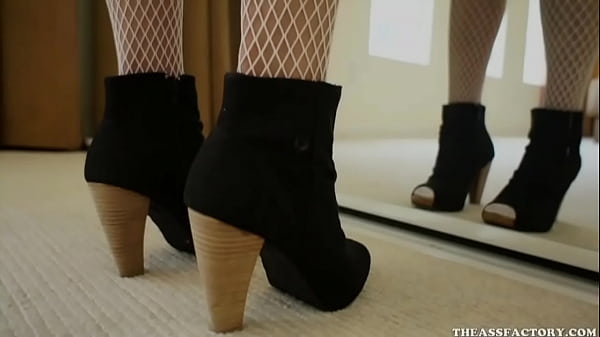 Nonton Cute Petite In Lingerie thumbnail