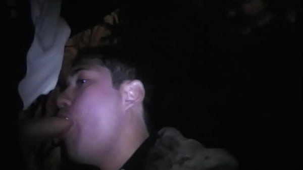 Jeune Mec Latino Bais&eacute; Par Une Grosse Queue En Exhib Dans Les Rues De Paris thumbnail