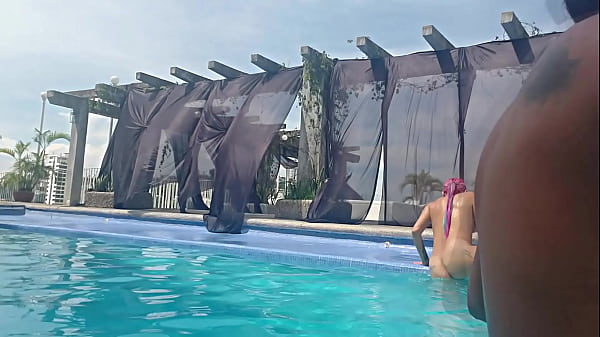 Nonton Sexo En La Piscina thumbnail