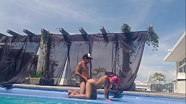 Sexo en la piscina