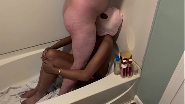 Nonton Puking In Bathtub And A Little Bit Of Throatpissing. Cum On Eye thumbnail