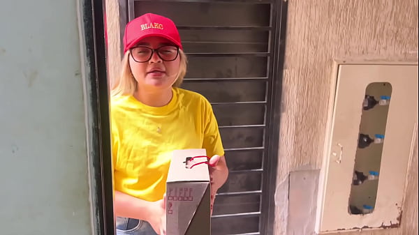 Nonton Entrega Tard&iacute;a Con Propina Especial: La Mensajera Paga Con Su Co&ntilde;o thumbnail