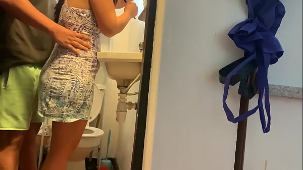 Meculeo ami ex en el baño casi_nos cachan