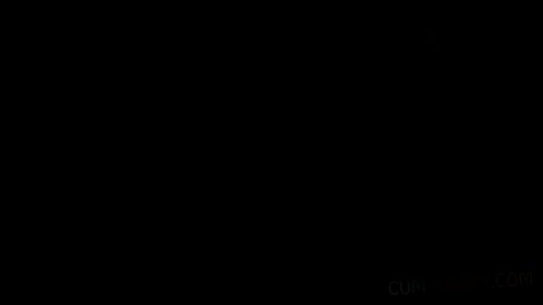 Nonton Horny Babe Blows Cock thumbnail