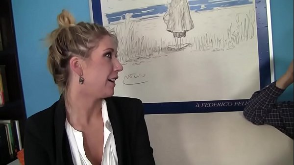 Play MP4 - Alica fucks her married boss but with the desire for mature cunt