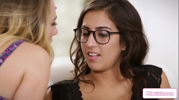 Blondewants to lick sisterinlaws pussy