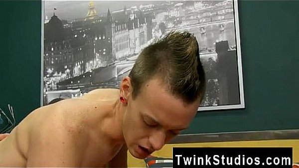 Hot twink scene Dylan Chambers is none too amazed when Chris Jett 