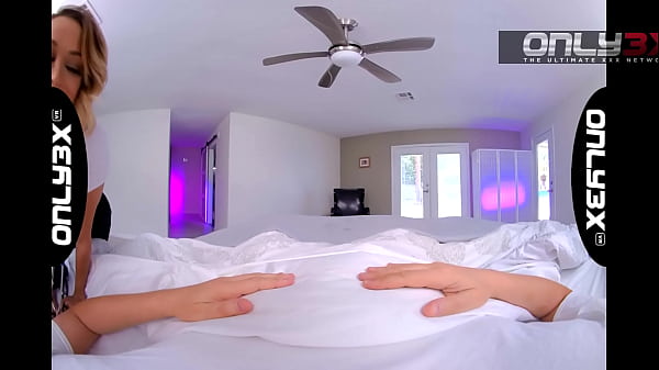 Horny doctor emma hix gives her first sex treatment converted from vr 