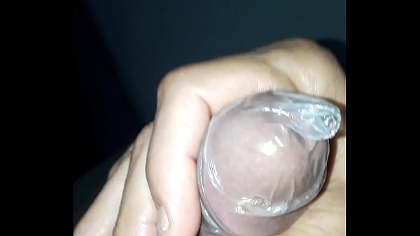 Punheta camisinha pau grande