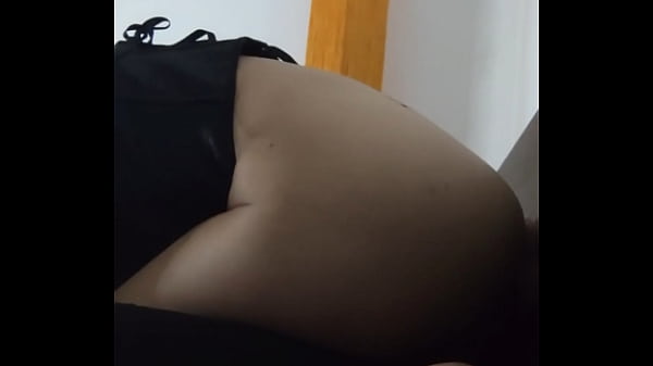 Amateur cachonda se graba mientras se toca 