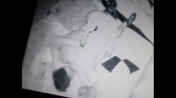 Descubri ami_esposa con su amante en_camara de seguridad