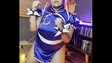 Chubby girl chun li photoshoot making of thick curves cosplay behind scenes 