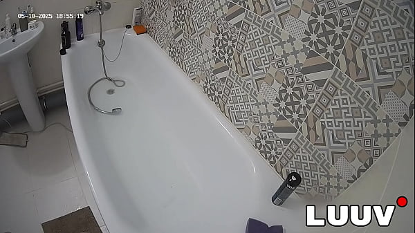 Luuv vilika films her real life shaving routine from the bath for her amateur movie viewers 