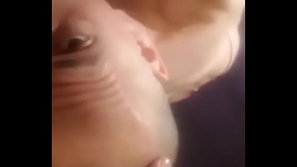 Follan la cara de un prostituto 