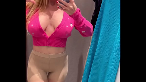 M'amusant dans les cabines d'essayage de Zara, tu m'accompagnes? 