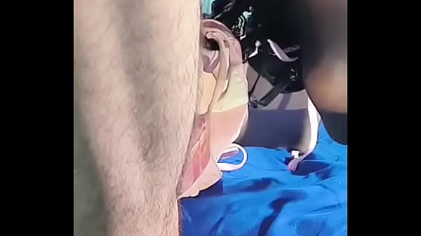 Madura prob&aacute;ndose pantys es follada 