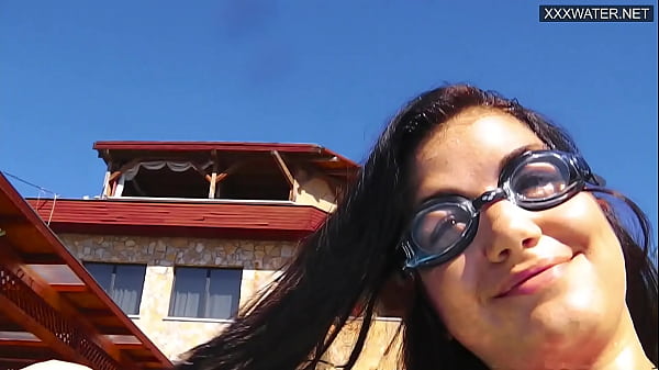 Jacqueline Hope masturbates underwaternude