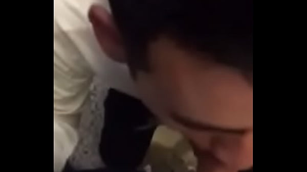 cruising en ba&ntilde_o publico se come mi verga