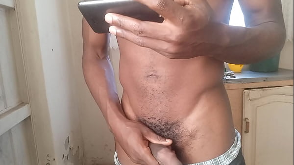 Play MP4 - Cuming at the kitchen while watching a porn on my phone