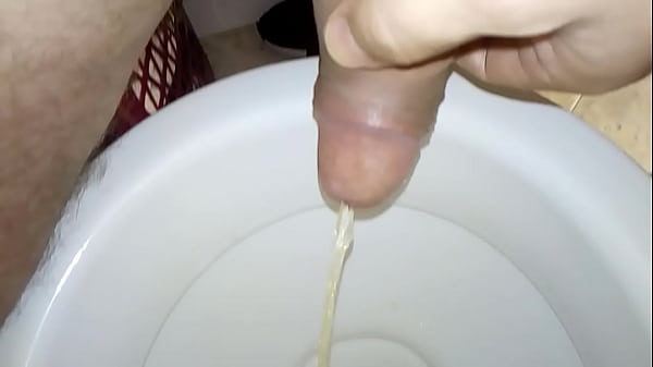 Play MP4 - Big cock pissing