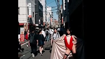一個在街上露出的變態女 