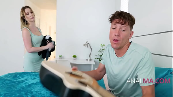 Anal MILFs Kin Win - Sydney Paige 