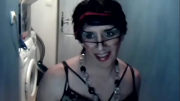 ELLE A UN VISAGE DE PUTE 
