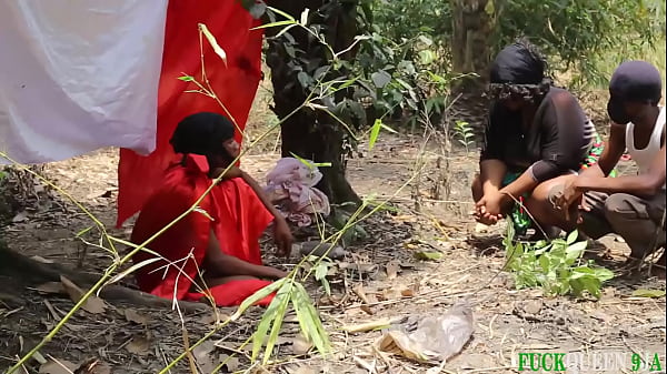 Avillageslay queen got_fucked by the prince in_the bush