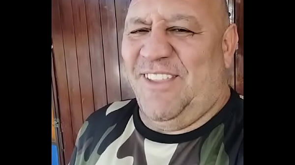 Tiuzao adora fazer videos para seus fans esse coroa faz videos com novinhas principalmente