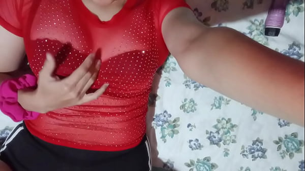 Me despert&eacute; y ca&iacute; sobre la polla de mi primo y termin&eacute; corri&eacute;ndose en su polla (parte 1) 