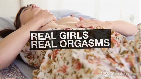 Sexy_Jane Rubbing HerHairy Pussy