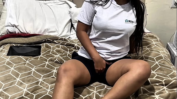 Aluna famosinha do estado d&aacute; pra homem maduro e vaza na internet 