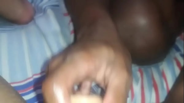 Play MP4 - CASADA GOZANDO COM O NEG&Atilde;O&period; VIBRADOR DENTRO DA BUCETA