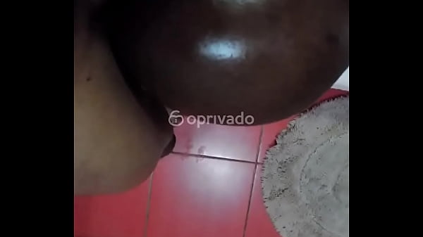 Hot skinny girl giving her pussy in the 4 position while her boyfriend called 