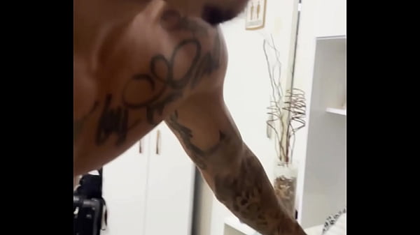 Play MP4 - VIREI MARMITA DE CASAL E SENTI DUAS PICAS NO MEU RABO