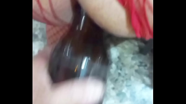 Play MP4 - Dando no bar e levando garrafada no cuzinho