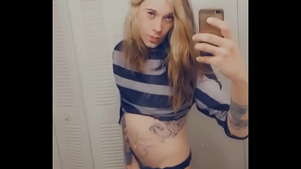 Skinny Jeans EmoGirl Plays With Her Clitty