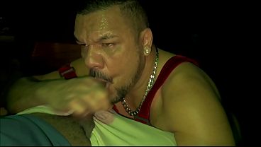 Mamando Gostoso Um Cara Que Perdeu A Vergonha Na Frente Dos Amigos thumbnail