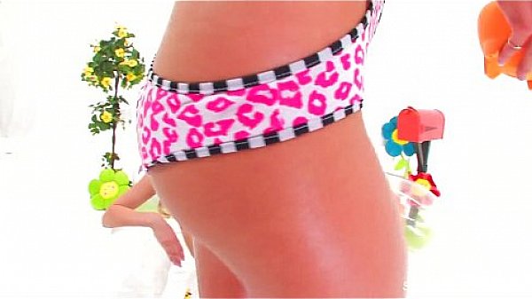 Samantha saint fucks victoria white 