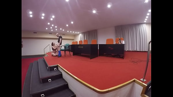Cazados Dando Una Lecci&oacute;n De Sexualidad En Una Sala De Conferencias thumbnail
