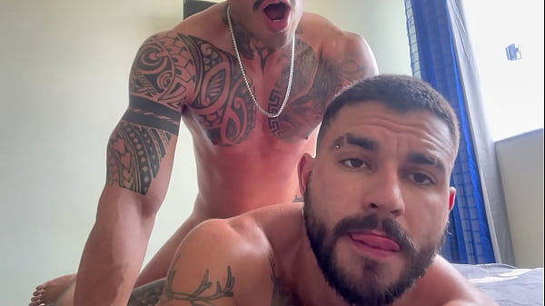 Tatuado Leitando Puto Passivo Duas Vezes thumbnail