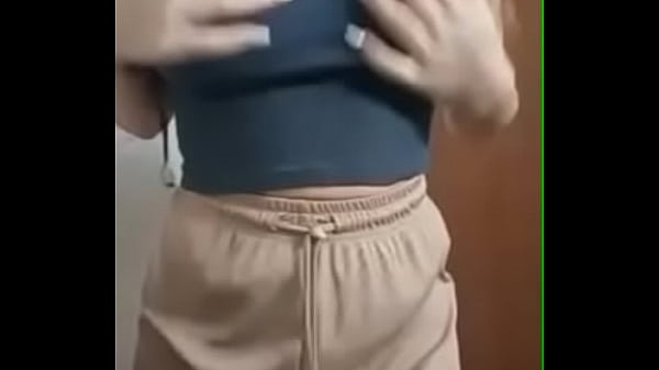 Play MP4 - I try on clothes in front of the camera