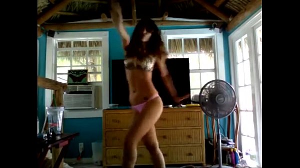 Play MP4 - Who is she&quest;