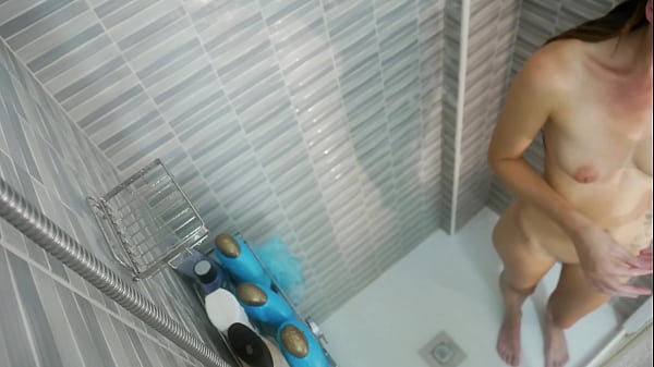 Taking a hot steamy showing and shaving my pussy 