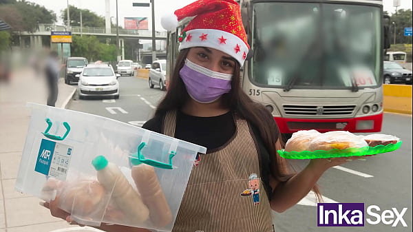 A vísperas de_navidad_latina ambulanterecibe_su pedazo de carne