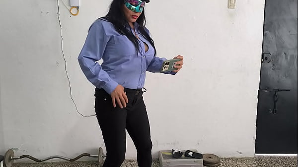 The female police officer shows off her sensual body_after work