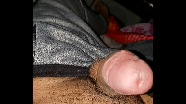 De pau duro de  moletom  exitado 