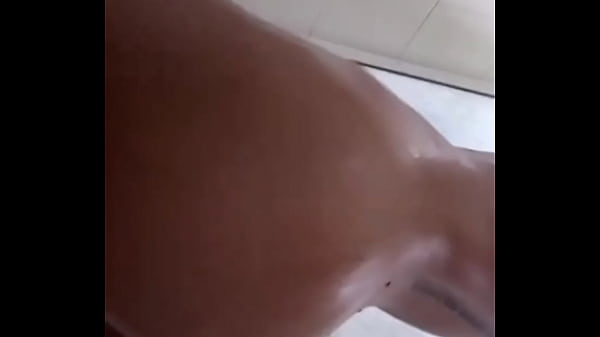 &iquest;me ayudarias a aplicarme el bronceador 